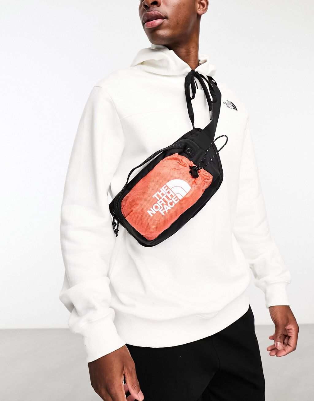 

Оранжево-черная поясная сумка North Face Bozer III