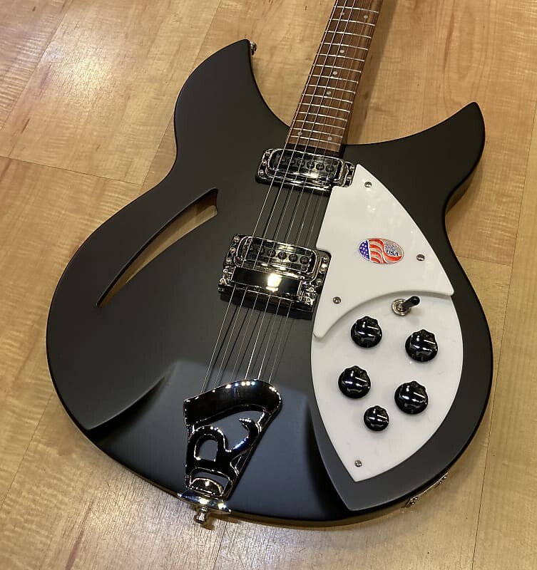 

Электрогитара Rickenbacker 330 Matte Black 6-String Electric Guitar