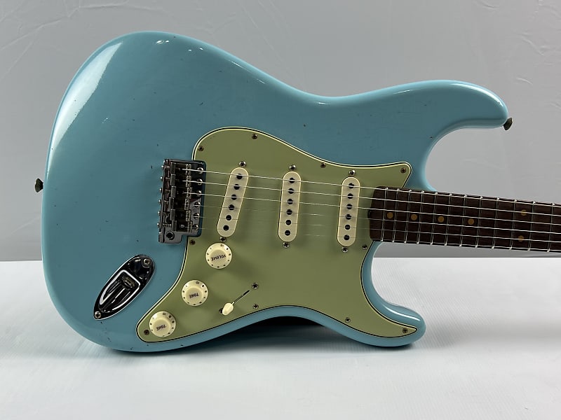 

Электрогитара Fender Custom Shop Limited Edition '59 Stratocaster 2023 - Journeyman Relic Super Faded Aged Daphne Blue