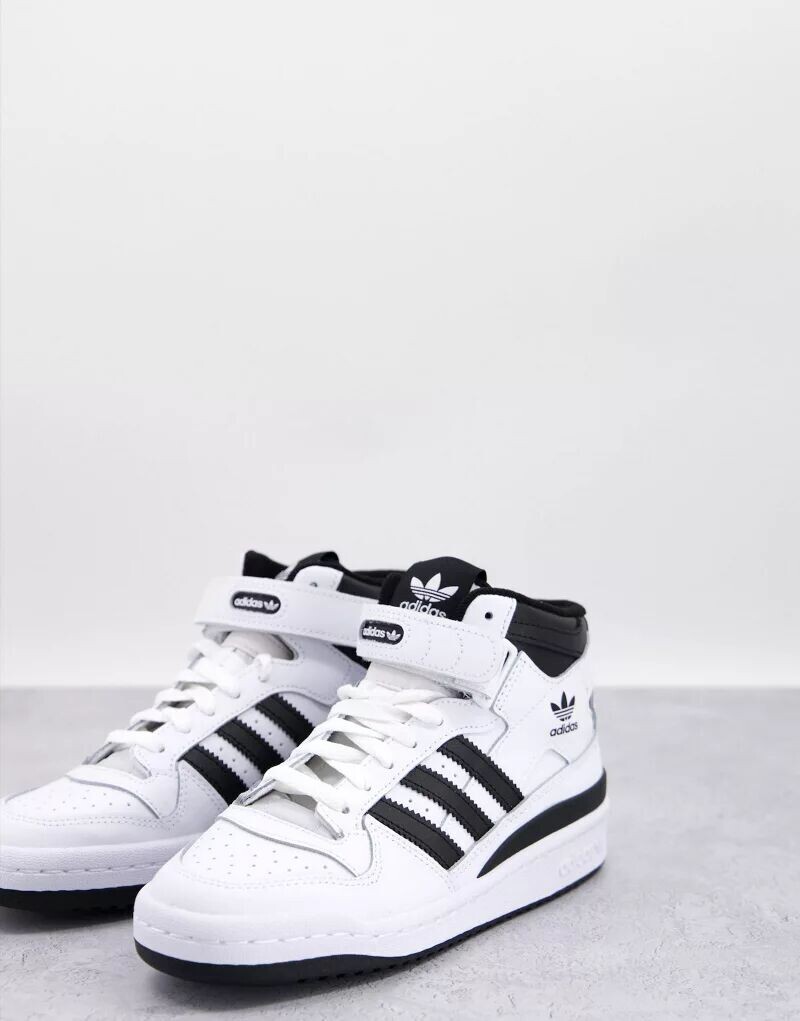 

Бело-черные кроссовки adidas Originals Forum Mid