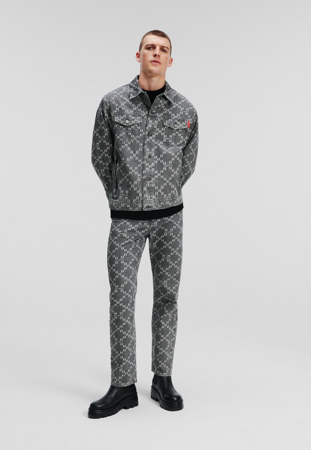 

Джинсовая куртка KARL LAGERFELD MONOGRAM, цвет black denim