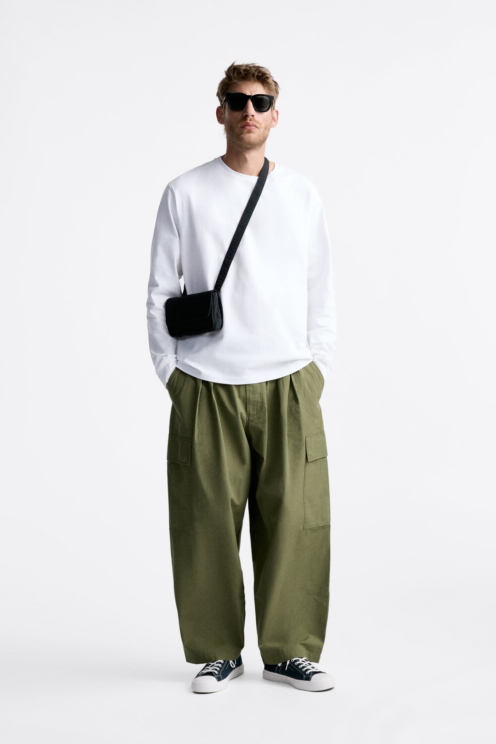 

Мини-сумка через плечо с клапаном Zara, черный