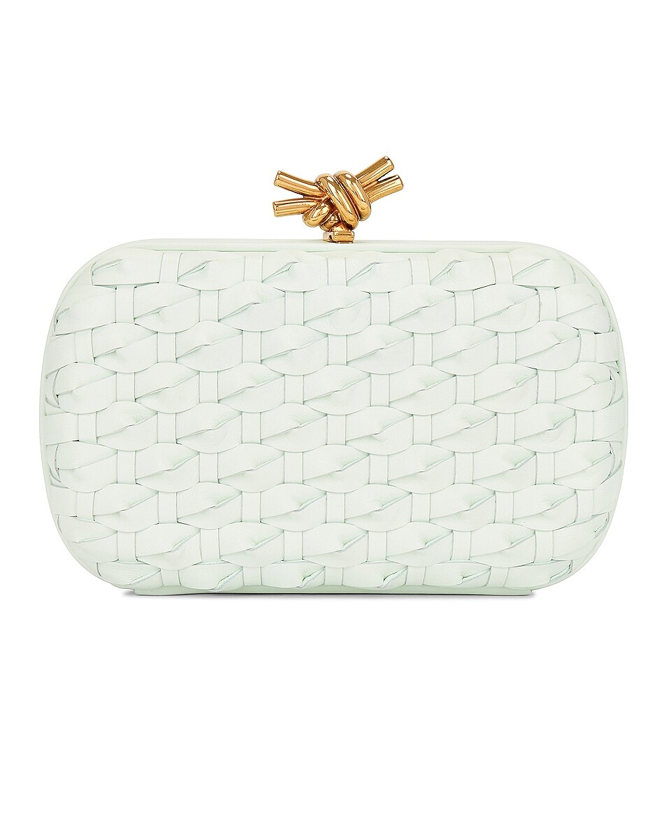 

Сумка-клатч Bottega Veneta Knot Minaudiere, цвет Glacier & Muse Brass