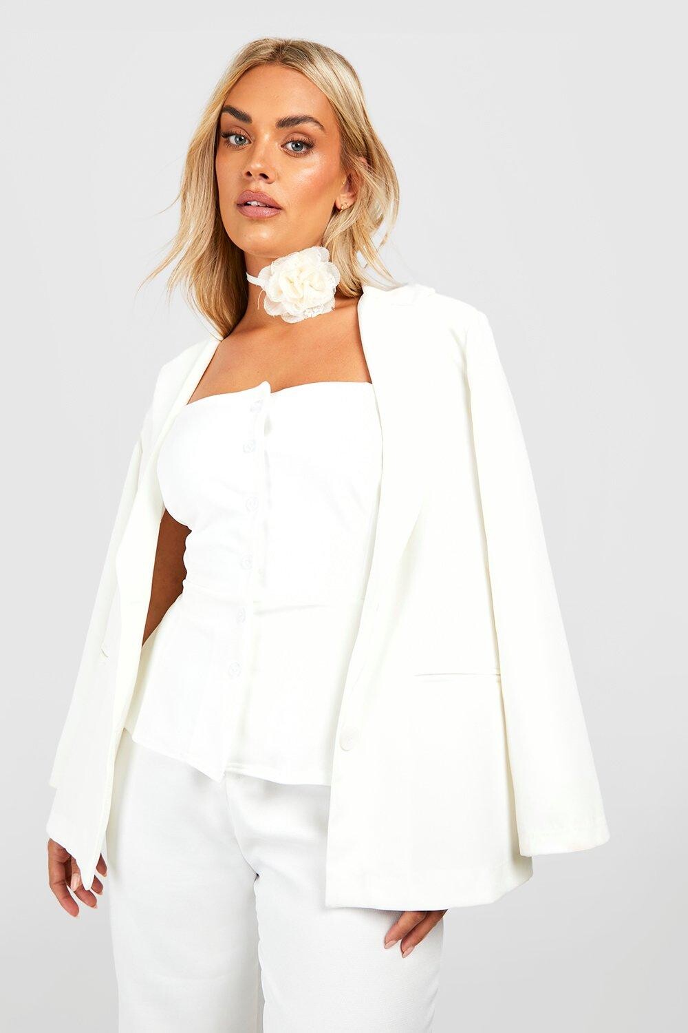 

Топ plus бандо с баской по ниму Boohoo, белый