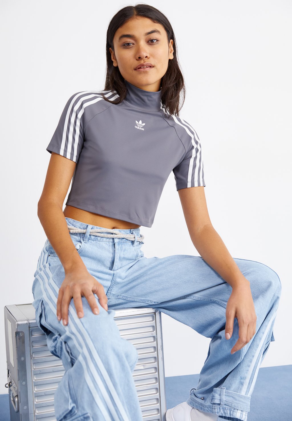 Футболка с принтом adidas Originals TIGHT, серая пятёрка майка ha1190 adidas wanmlcrop grey five 2xs