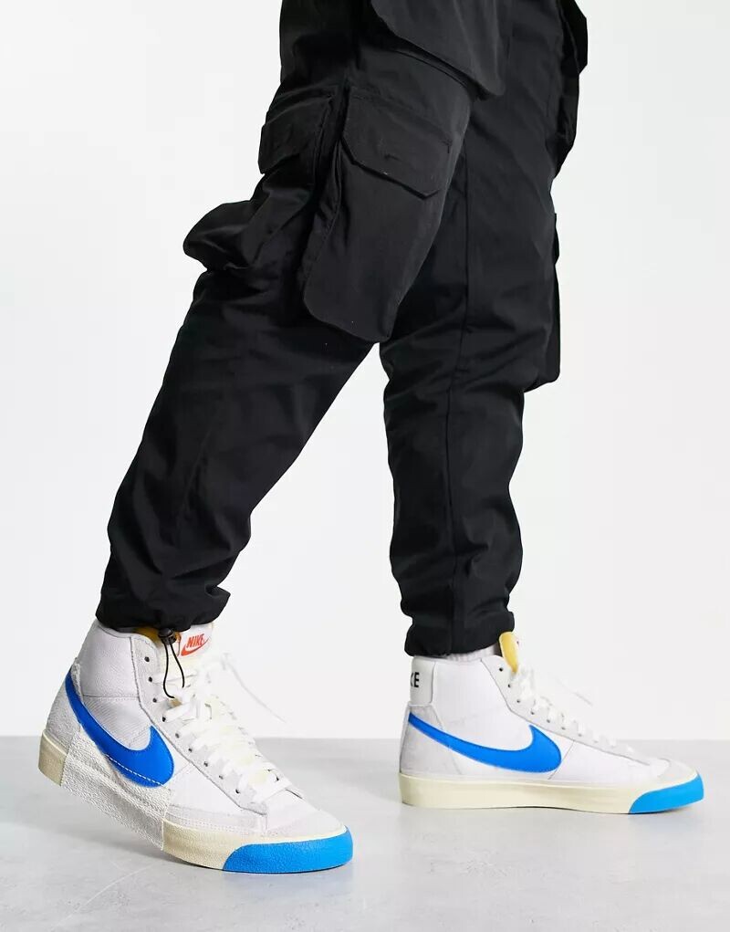 

Бело-синие кроссовки Nike Blazer Mid '77