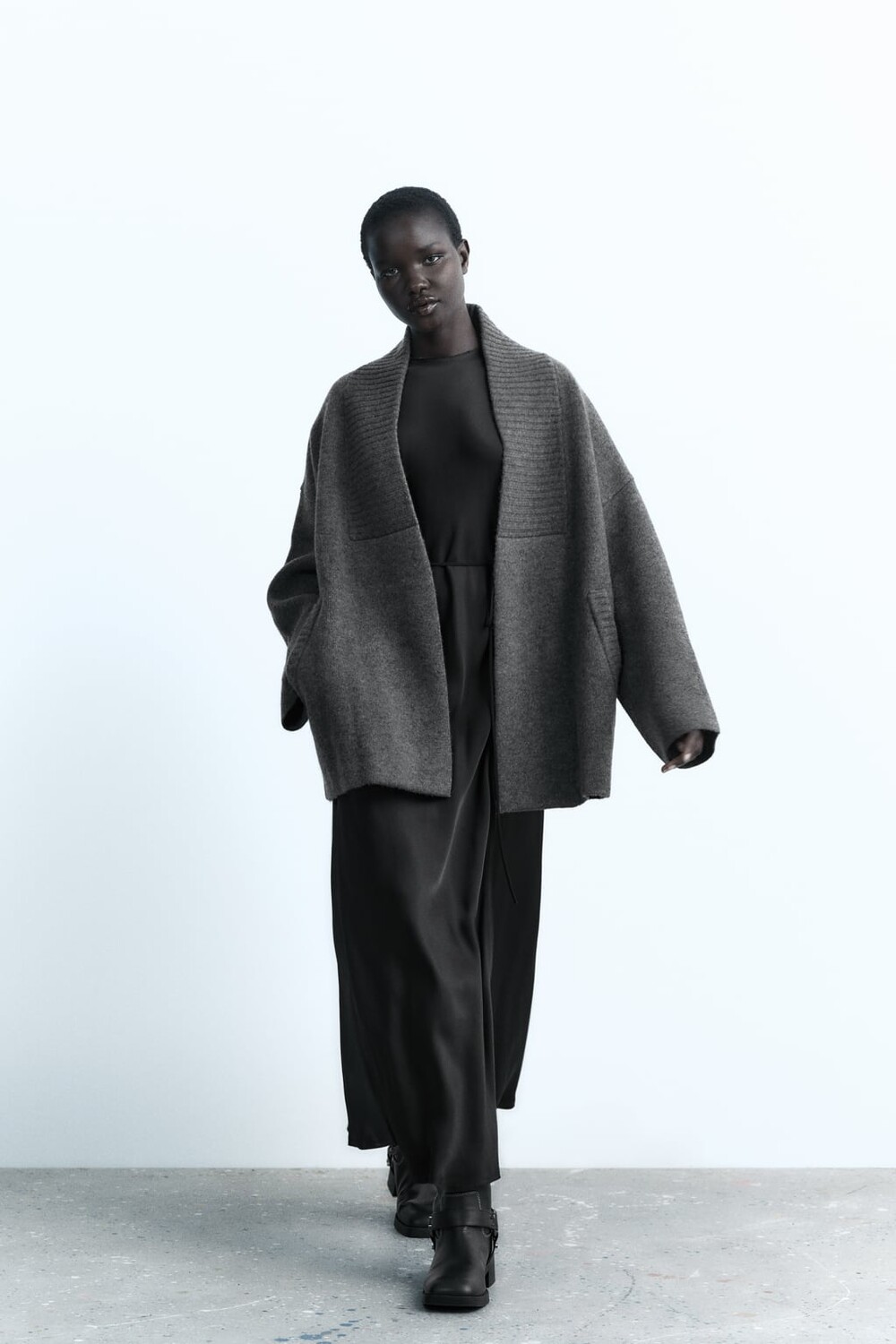 

Укороченное шерстяное пальто ZARA, серый