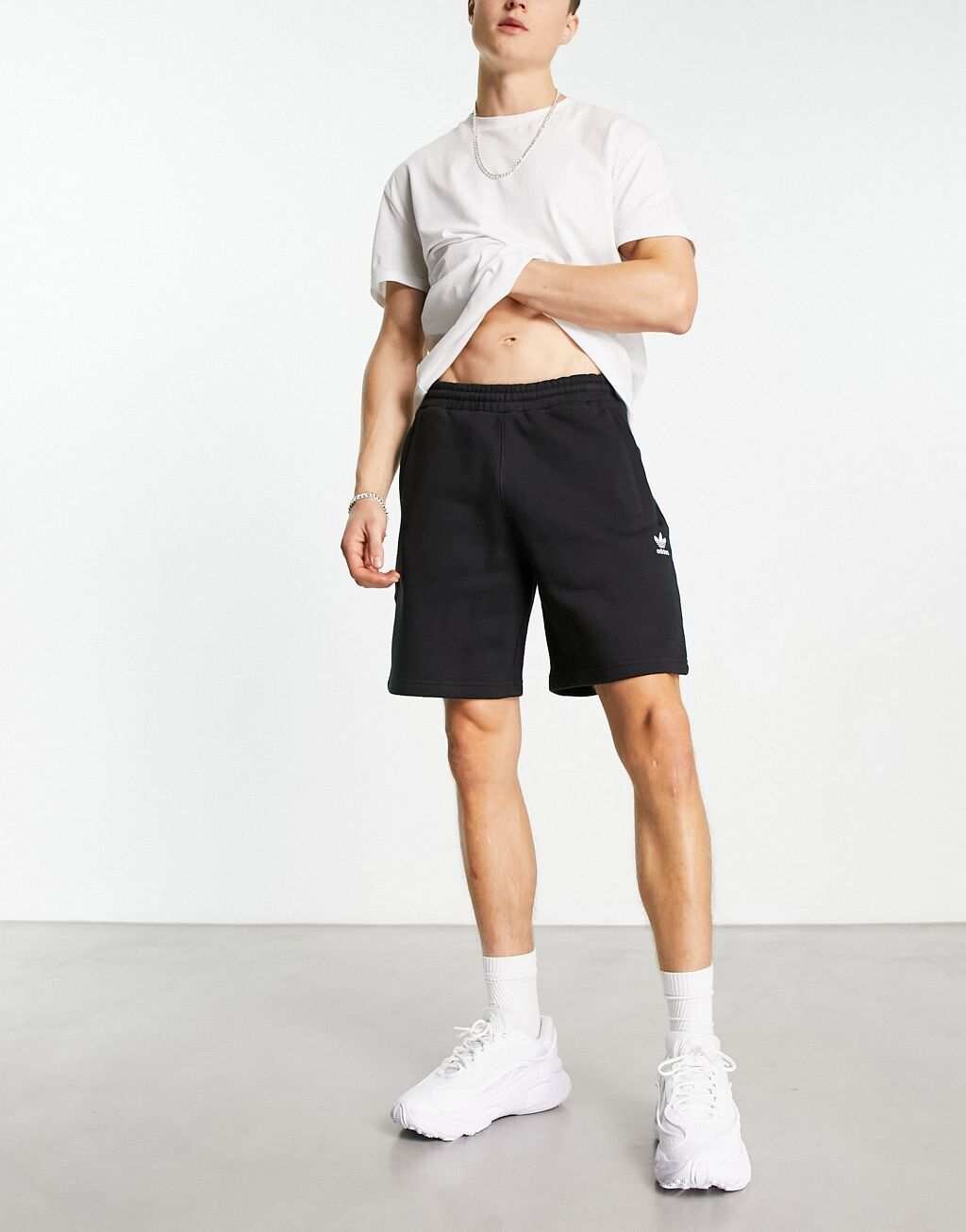 

Черные шорты adidas Originals Essentials