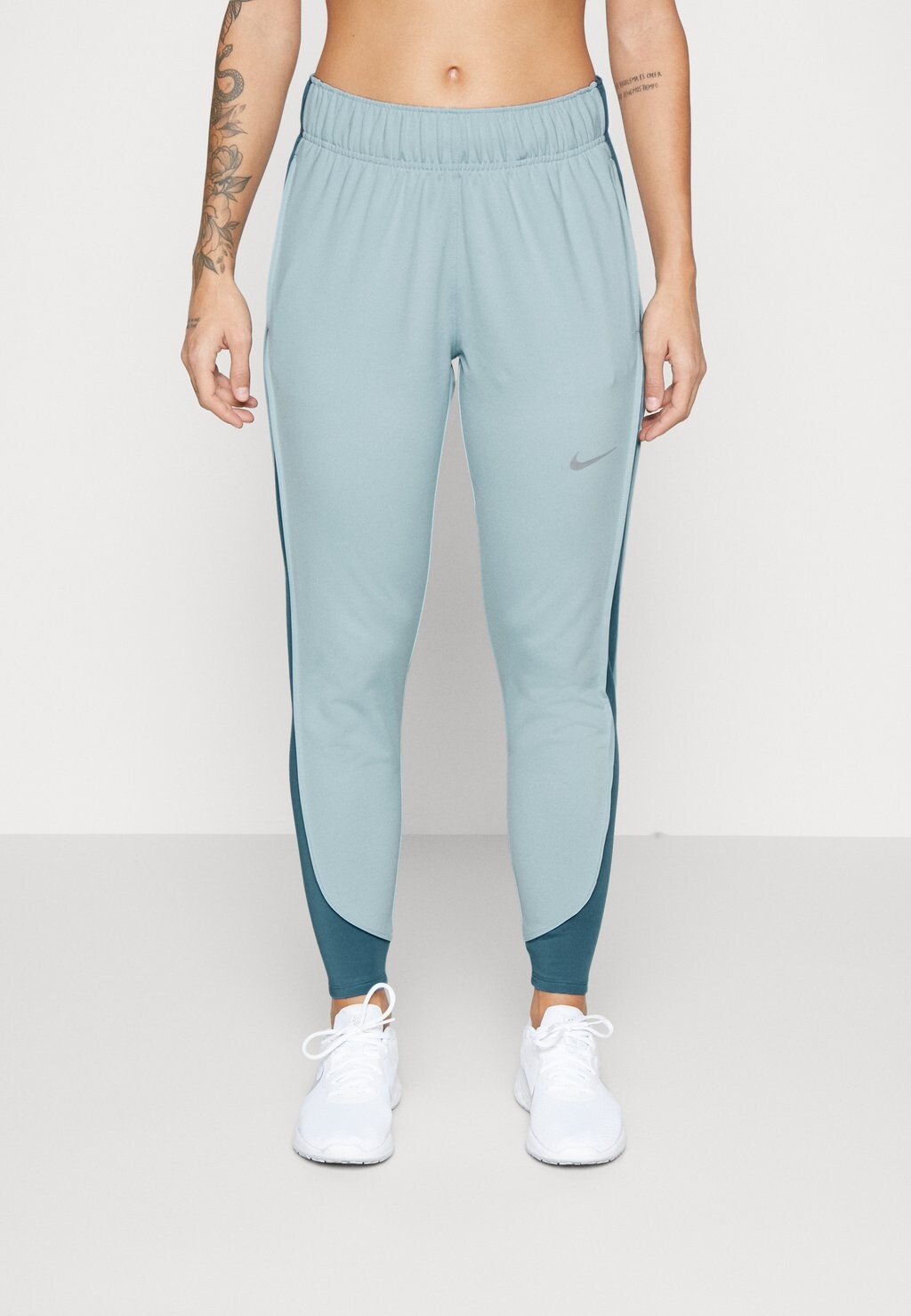 

Спортивные брюки Nike, Серый