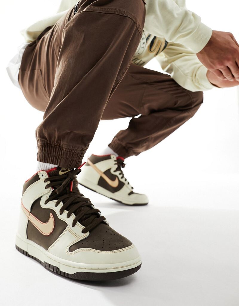 

Бежево-коричневые кроссовки Nike Dunk Retro High
