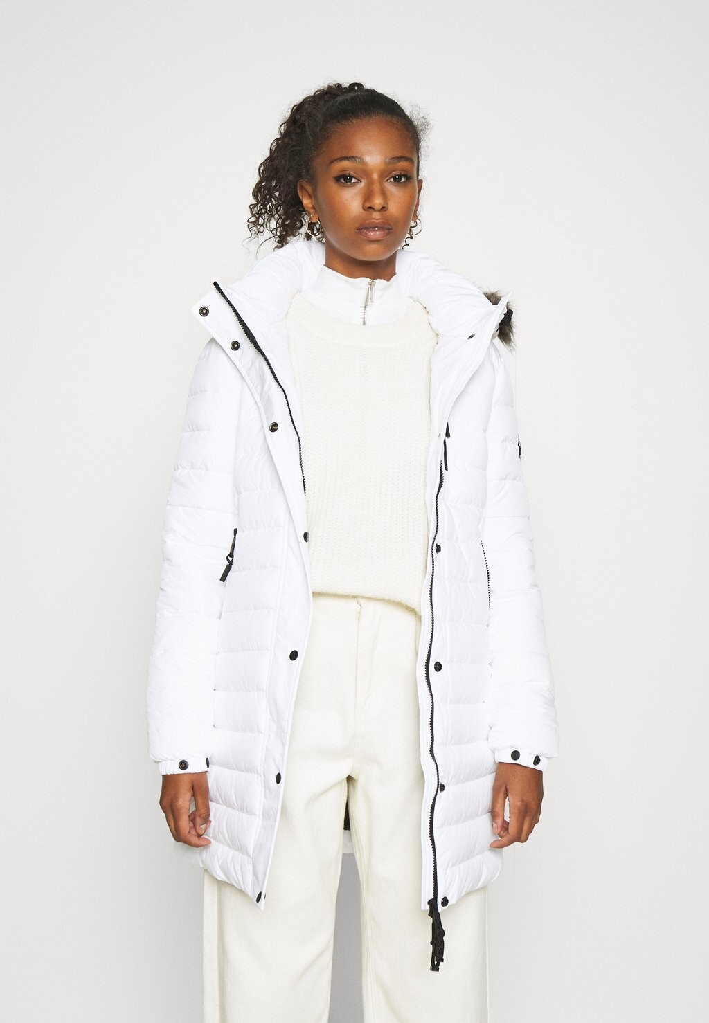 

Зимнее пальто Superdry, белый