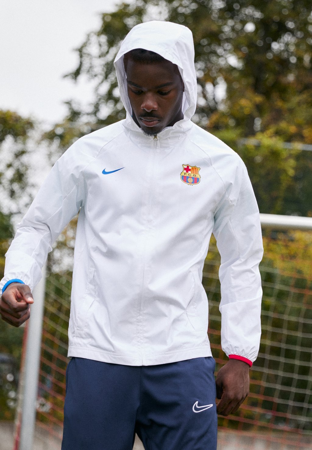 

Клубная экипировка Nike FCB M NK AWF JKT, белый/королевский синий