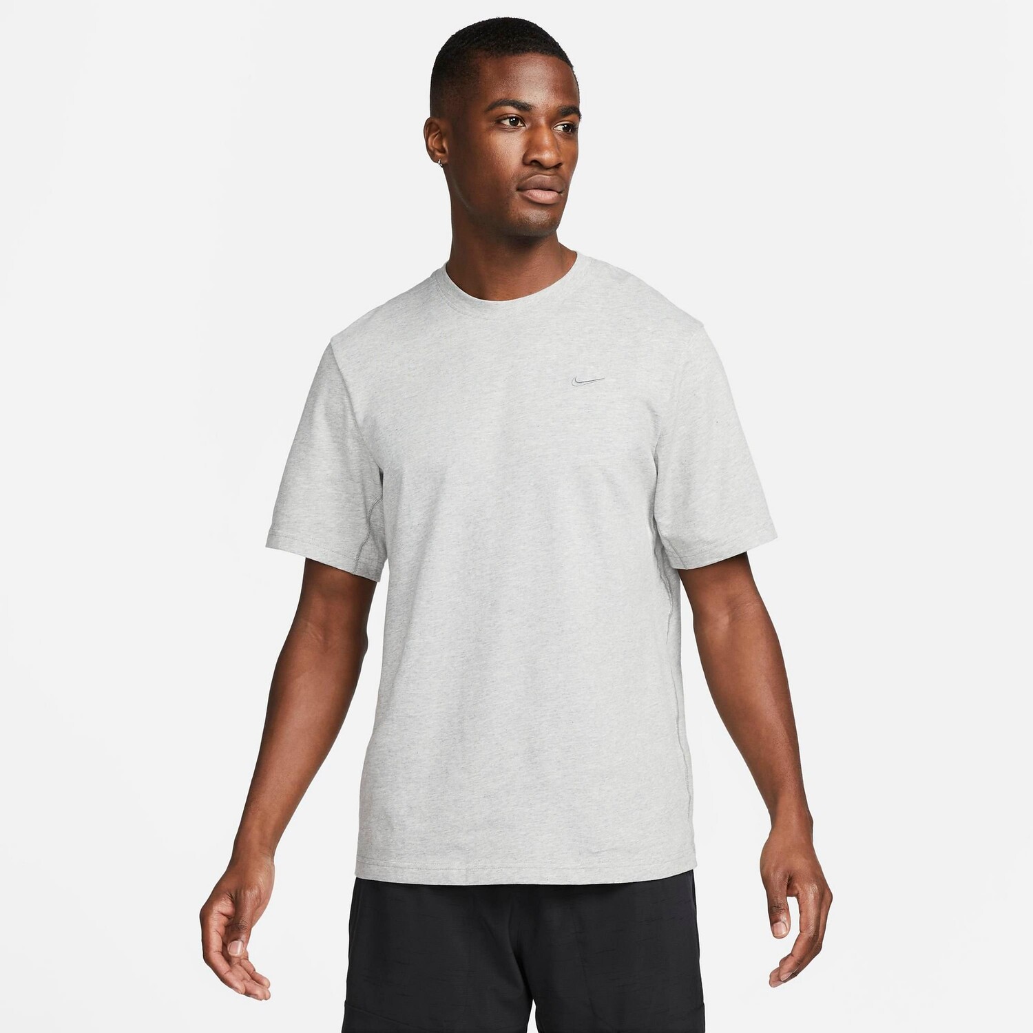 

Мужская универсальная футболка Nike Dri-FIT Primary, серый