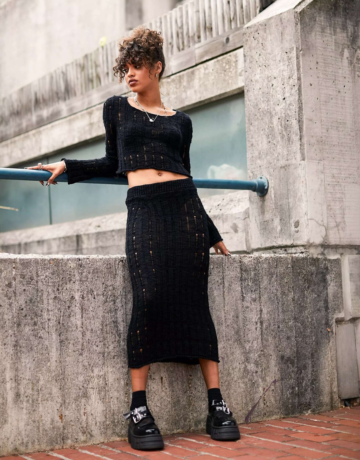 

Черная трикотажная юбка миди в широкую резинку-лесенка ASOS