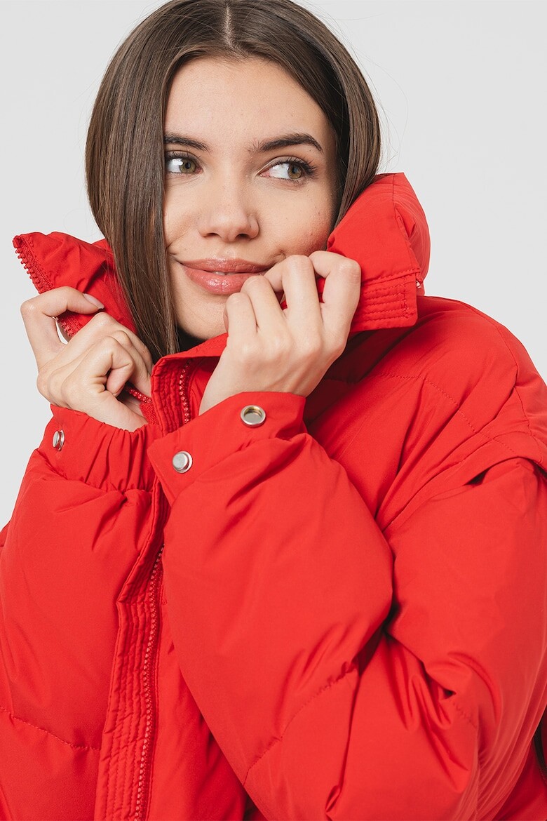 

Короткая зимняя куртка United Colors Of Benetton, красный