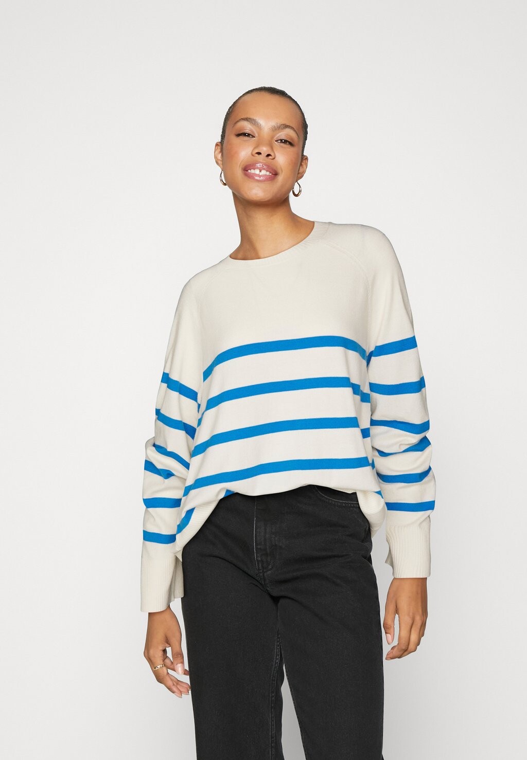 

Свитер Pcsia Pieces, цвет white/french blue