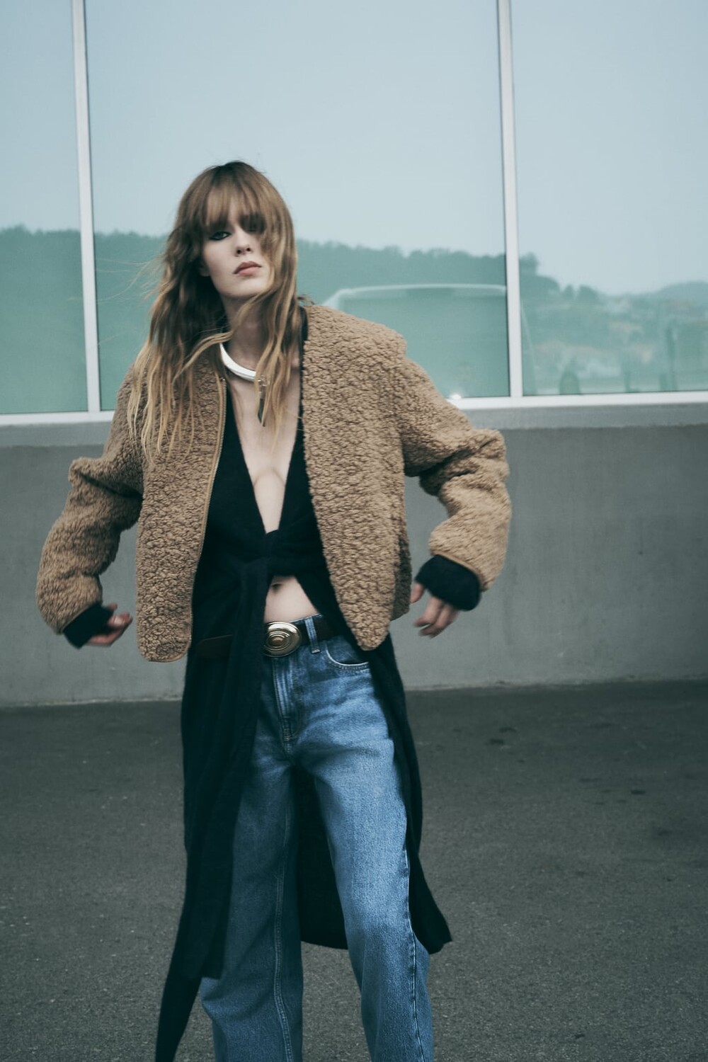 

Короткая куртка из искусственной овчины ZARA, бежевый