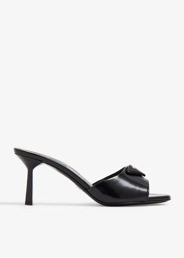 

Сандалии Prada Brushed Leather, черный