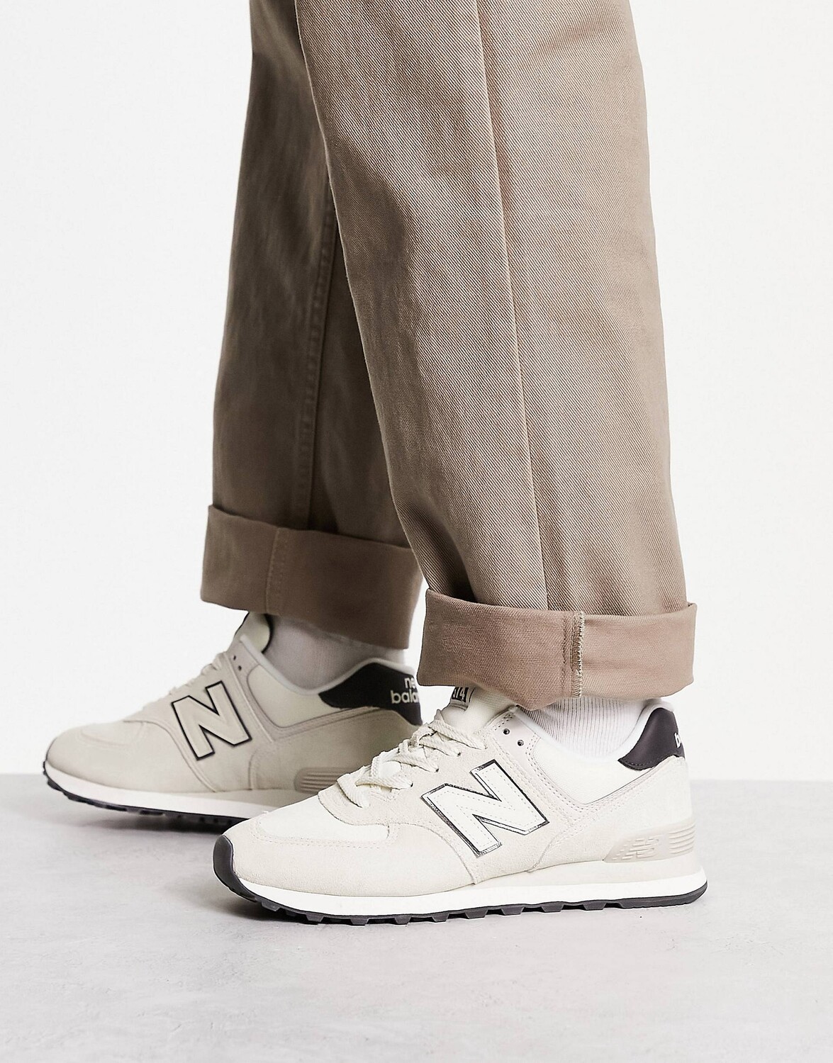 

Бело-черные кроссовки New Balance 574