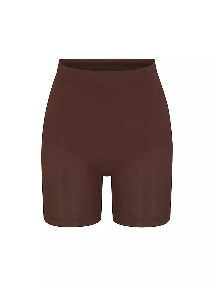 

Бесшовные шорты до середины бедра Skims, цвет espresso