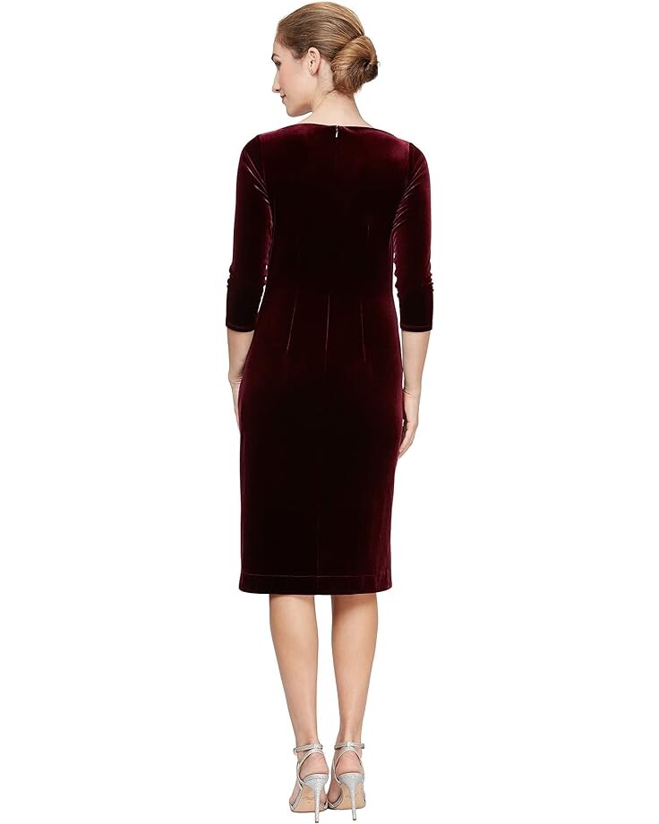

Платье Alex Evenings Short Surplice Neckline Sheath Dress with Tulip Skirt, цвет Wine