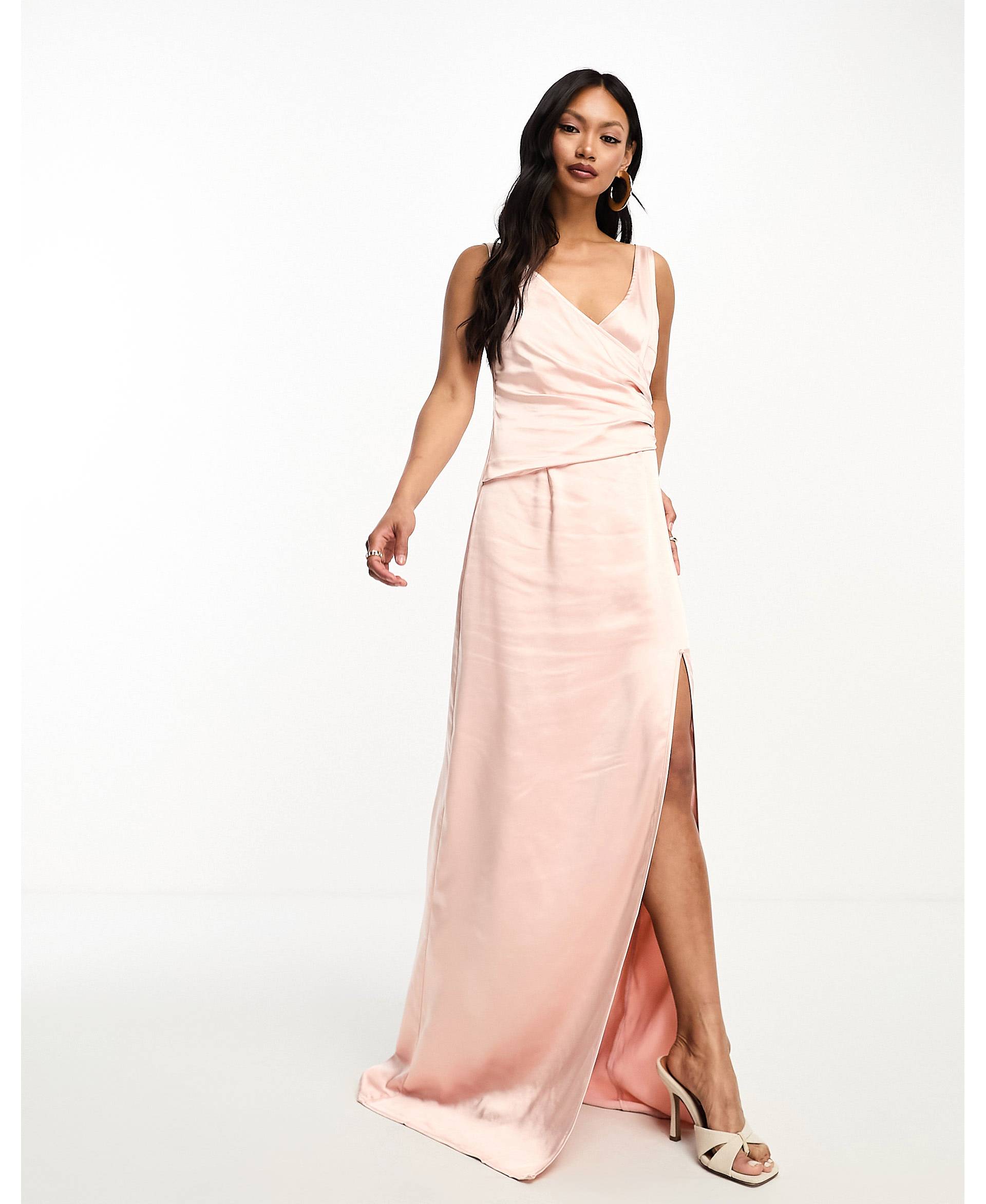 цена Розовое атласное платье макси с запахом Pretty Lavish Bridesmaid Esmee