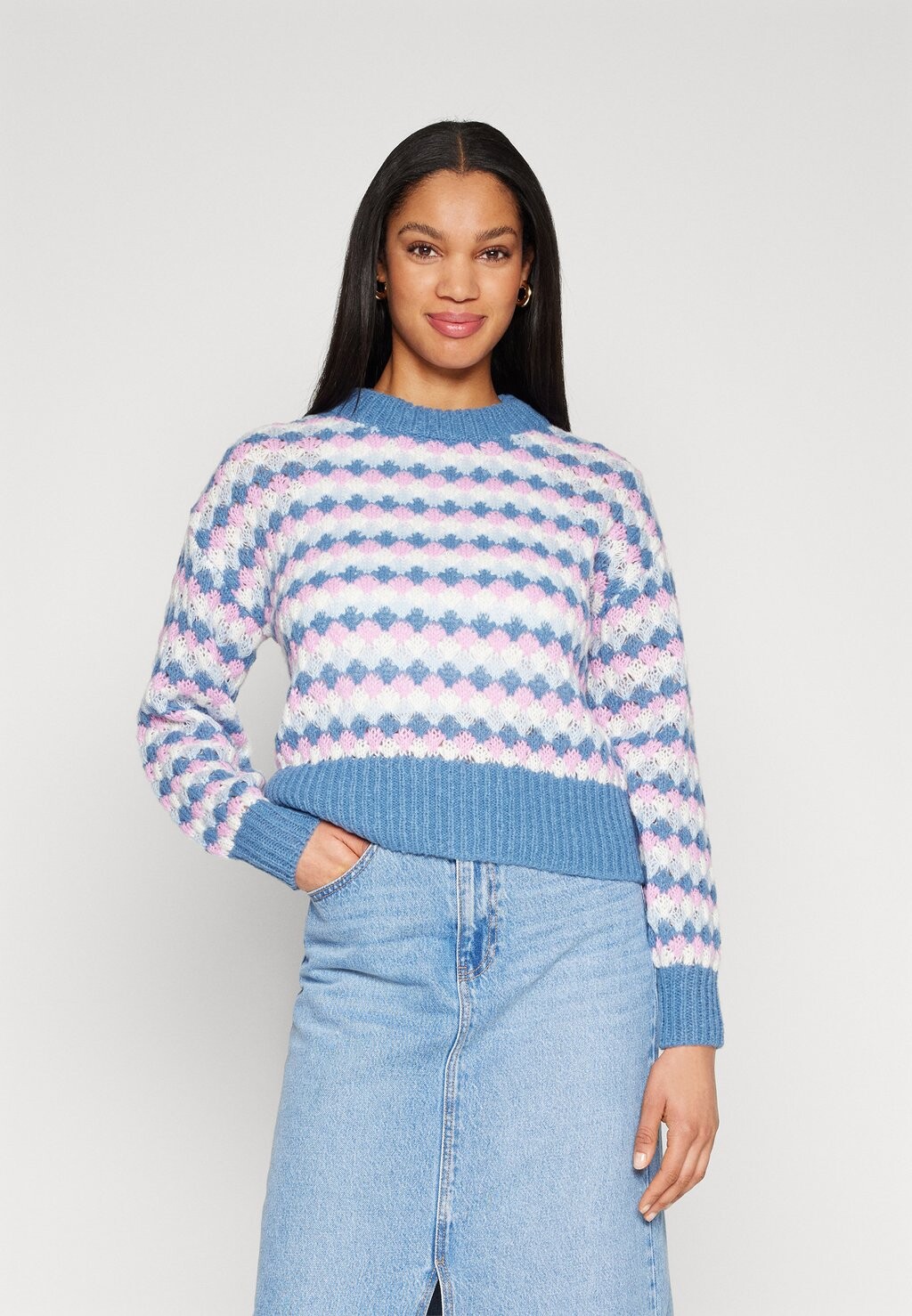 

Вязаный свитер VISALULA OPEN O-NECK TOP VILA, цвет coronet bluedetail/white/pastel/kentucky