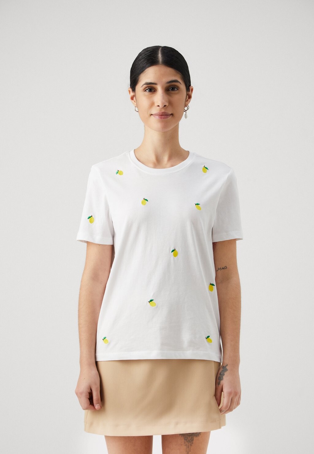 

Футболка с принтом ONLKETTY O NECK ONLY Petite, цвет bright white