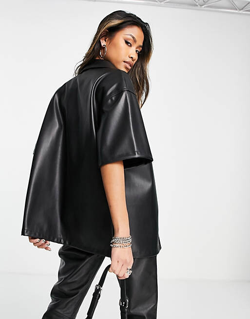 

Черная рубашка оверсайз с короткими рукавами из искусственной кожи Topshop