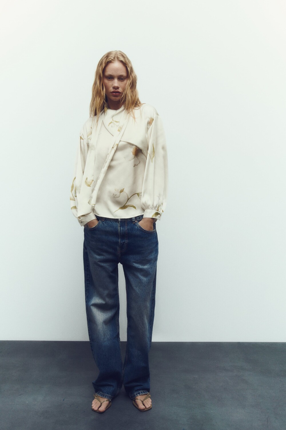 

Атласный топ с цветочным принтом Zara, разноцветный