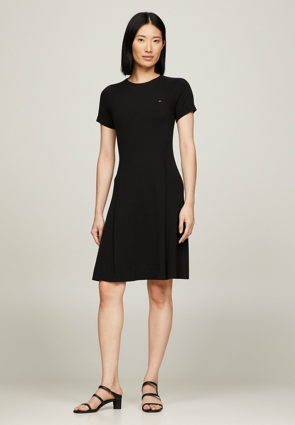 

Трикотажное платье Fit And Flare Midi Tommy Hilfiger, черное