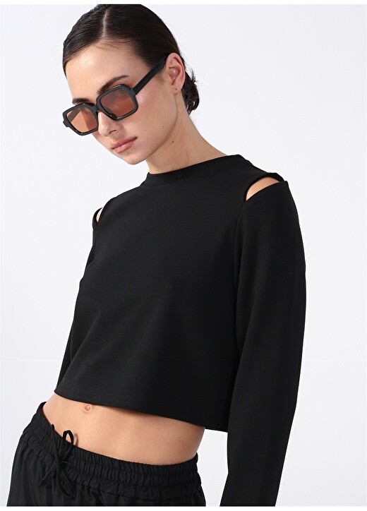 

Однотонная черная женская блузка с круглым вырезом Black On Black