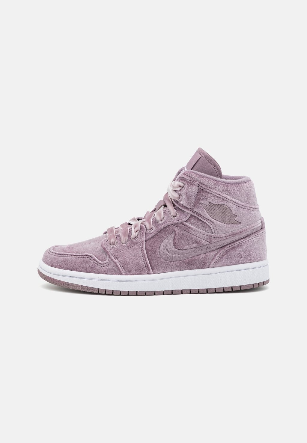 

Высокие кроссовки Jordan