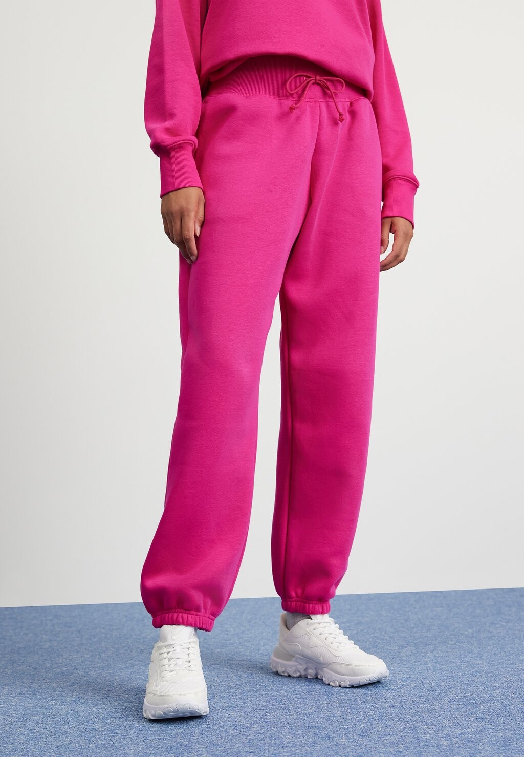 

Спортивные брюки Pant Nike, цвет fireberry/black