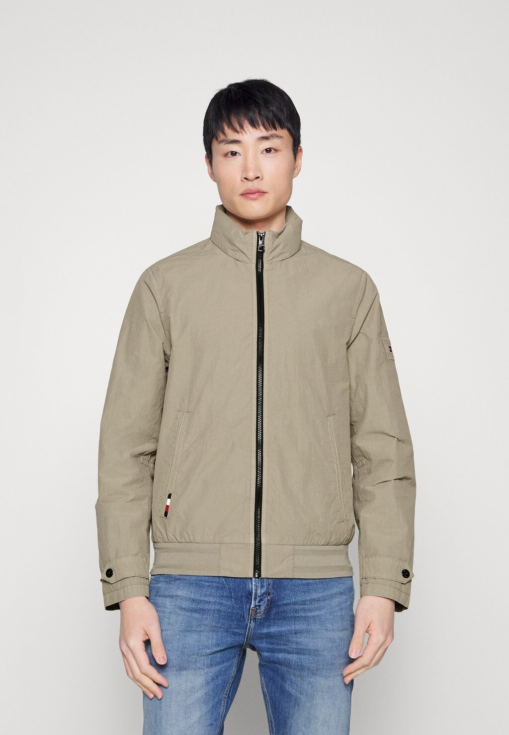 

Легкая куртка Tommy Hilfiger
