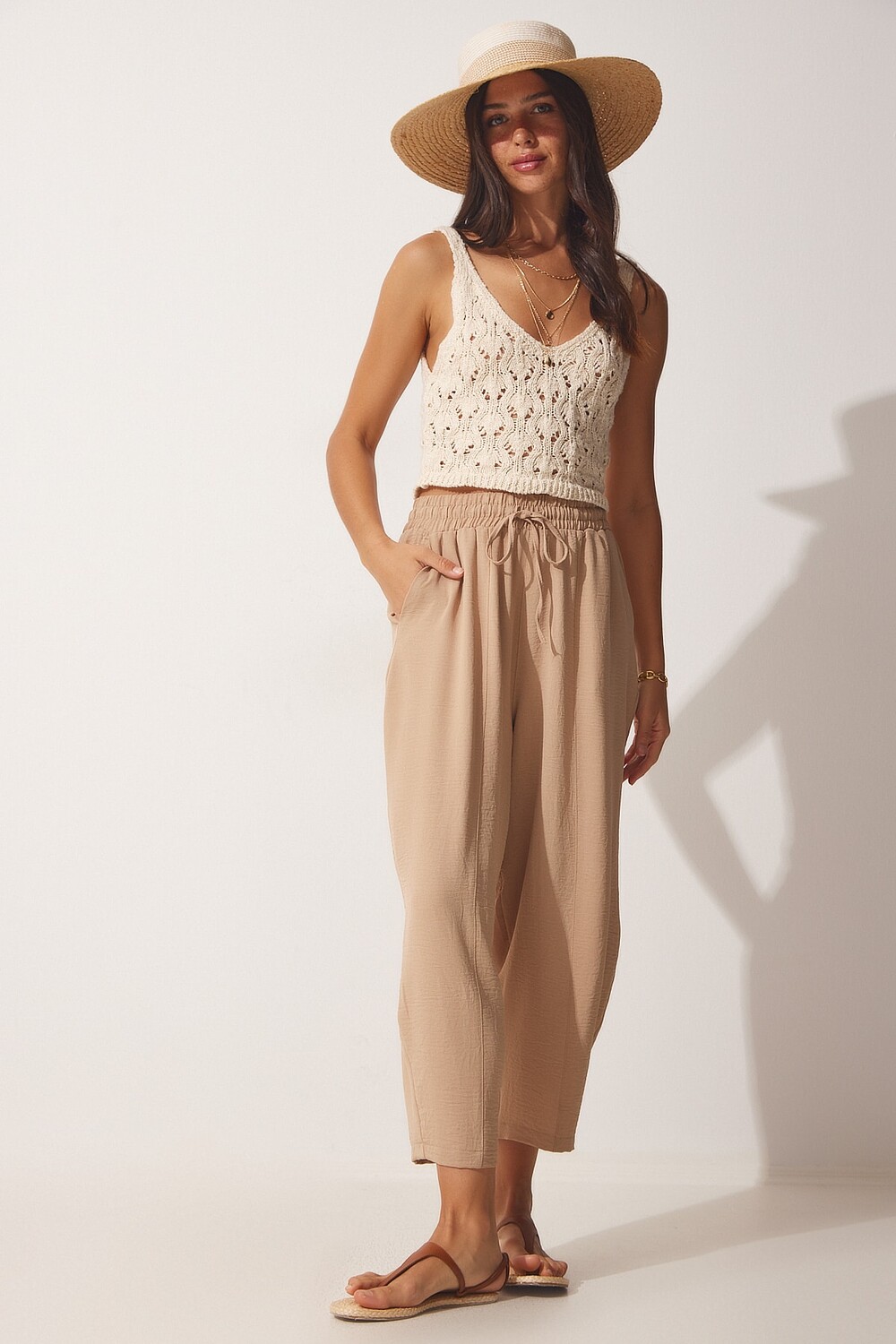 

Женские бежевые брюки Ayrobin Shalwar Happiness İstanbul, бежевый