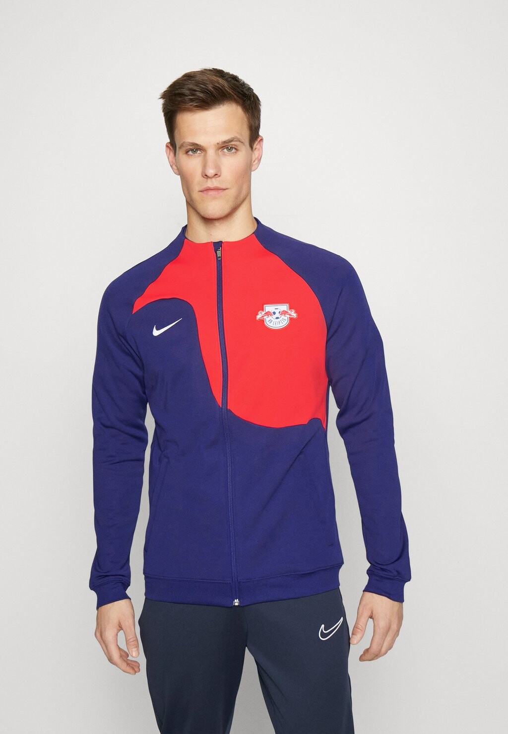 

Спортивная куртка Nike