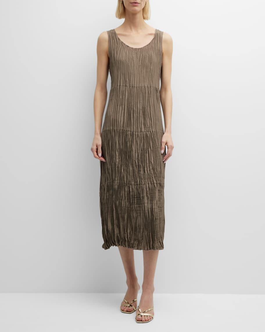 

Ярусное шелковое платье миди с мятым вырезом и круглым вырезом Eileen Fisher