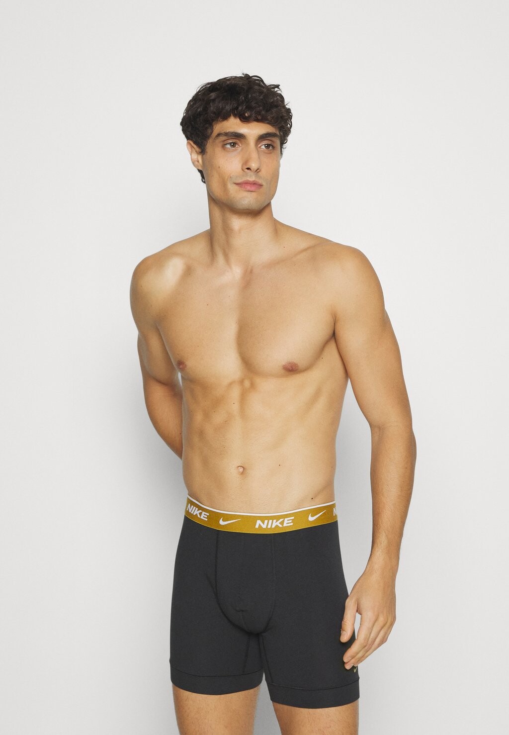 

3 ПАКЕТА НАБОР БОКСЕРСКИХ ТРУТОВ Nike Underwear, Брюки