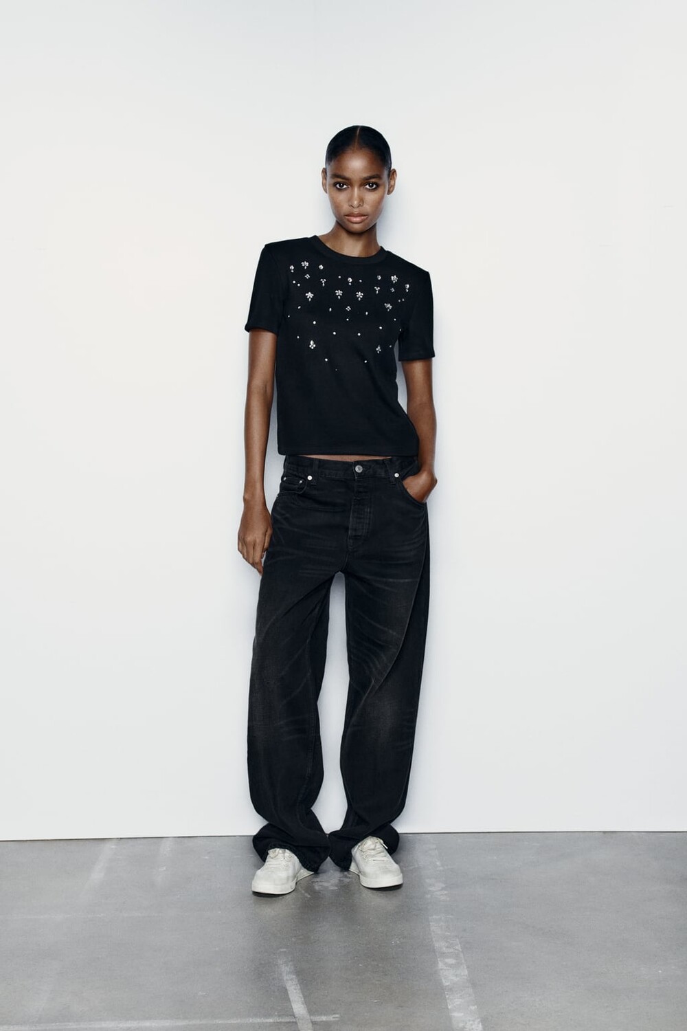

Мягкий свитер со стразами ZARA, черный