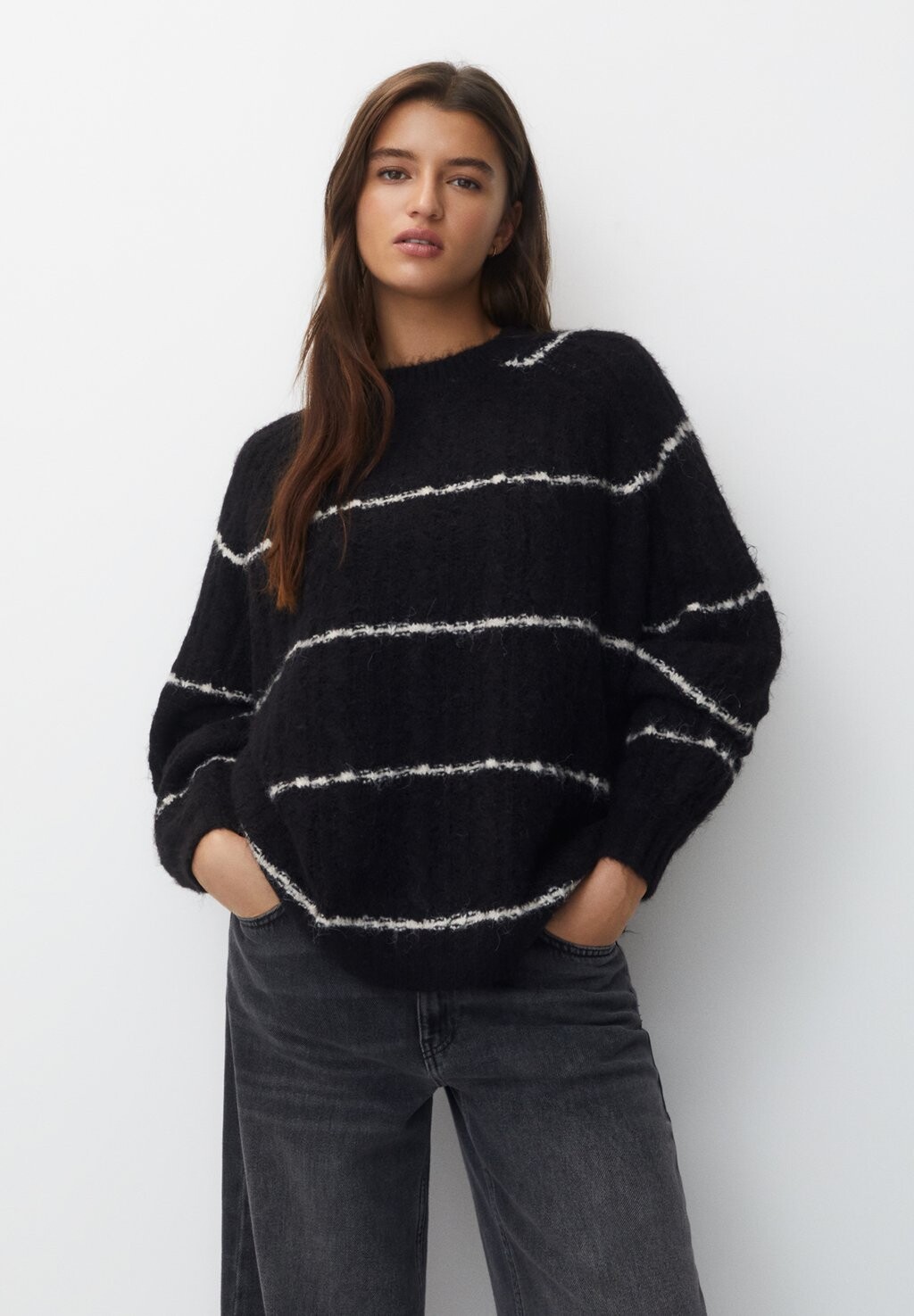 

Свитер Striped PULL&BEAR, черный