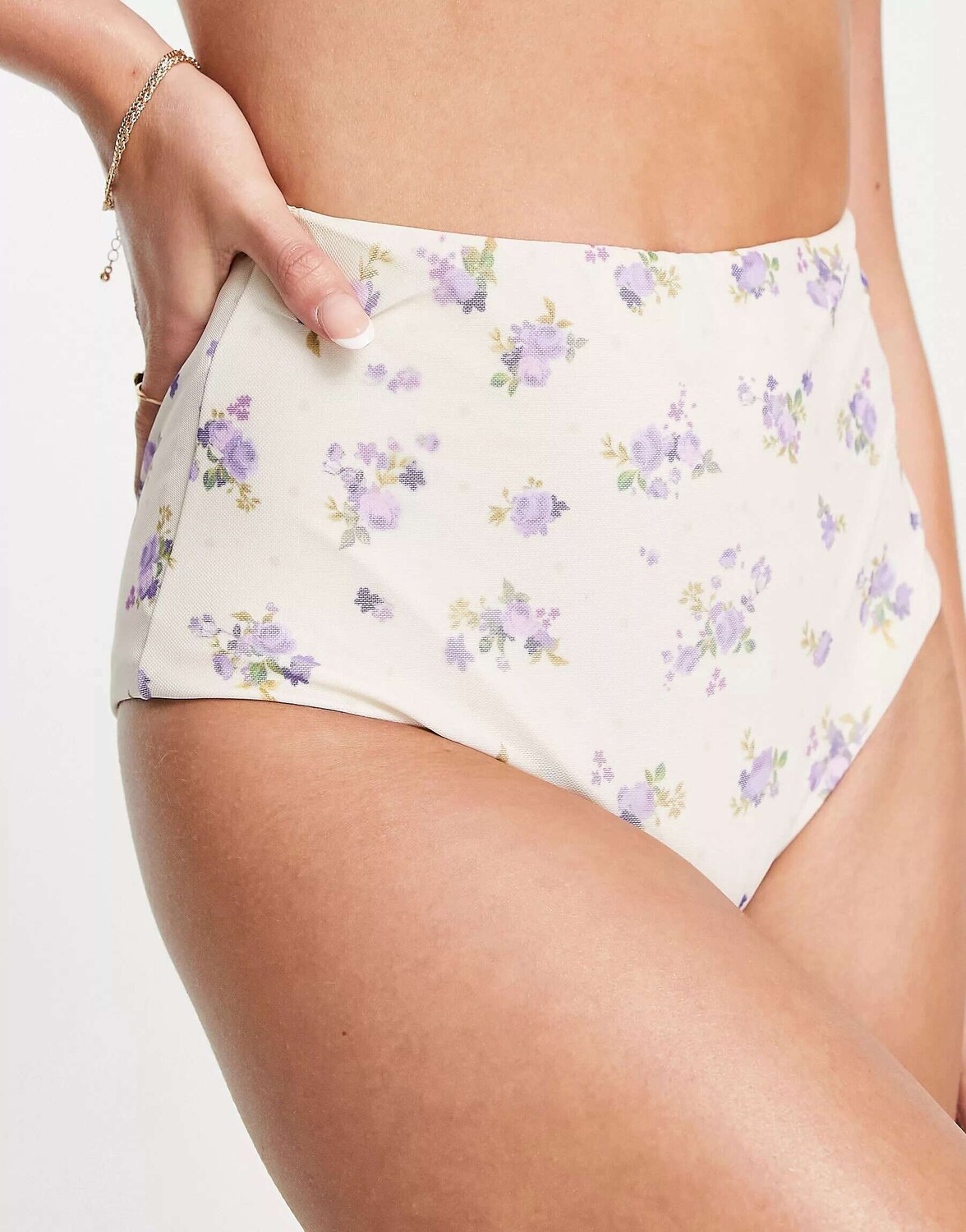 

Эксклюзивные плавки бикини с завышенной талией и принтом ASOS Fuller Bust