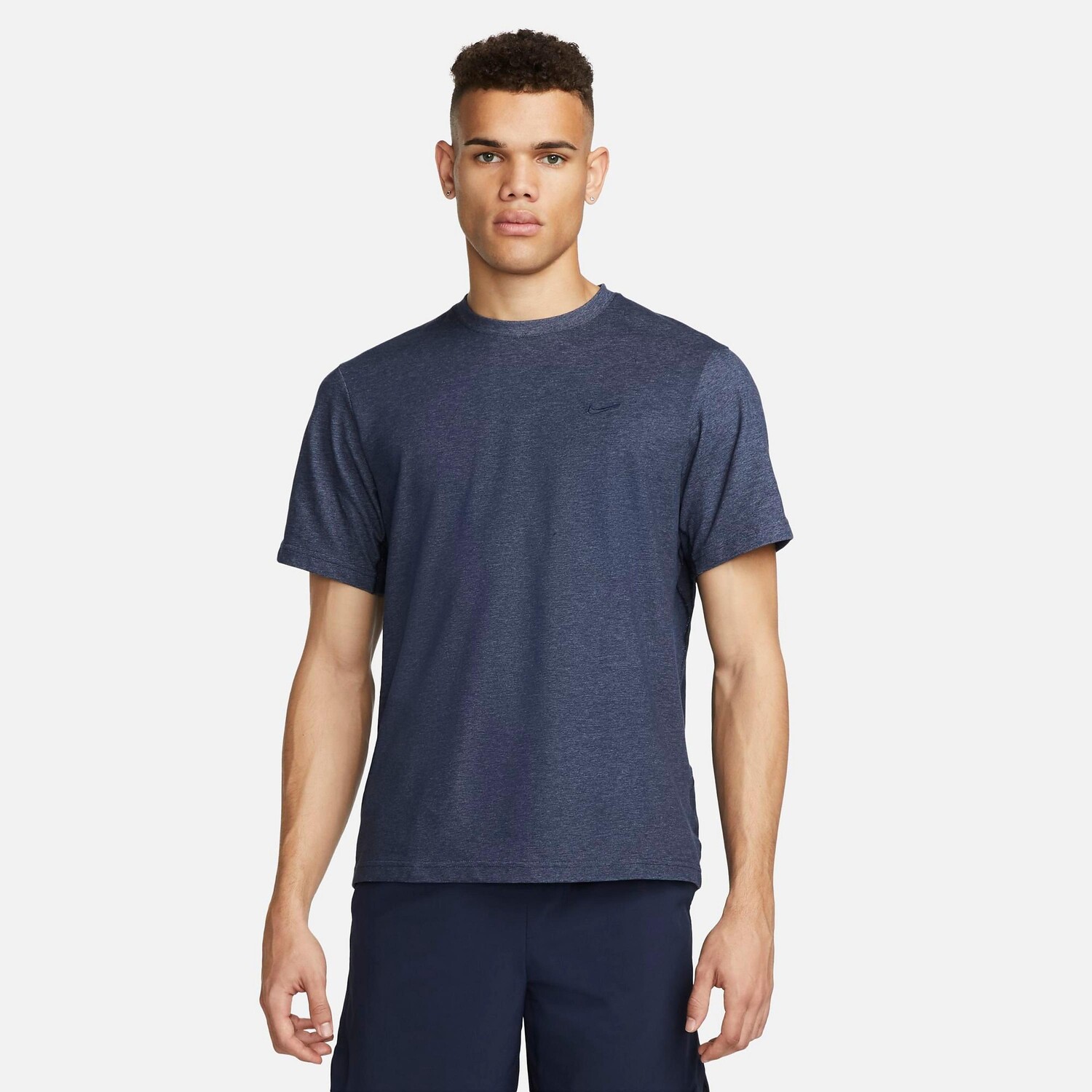 

Мужская универсальная футболка Nike Dri-FIT Primary, синий