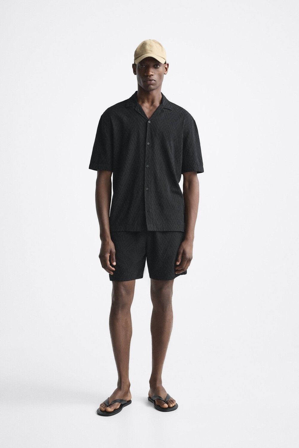 

Рубашка из жаккардовой ткани с геометрическими рубашками Zara, черный