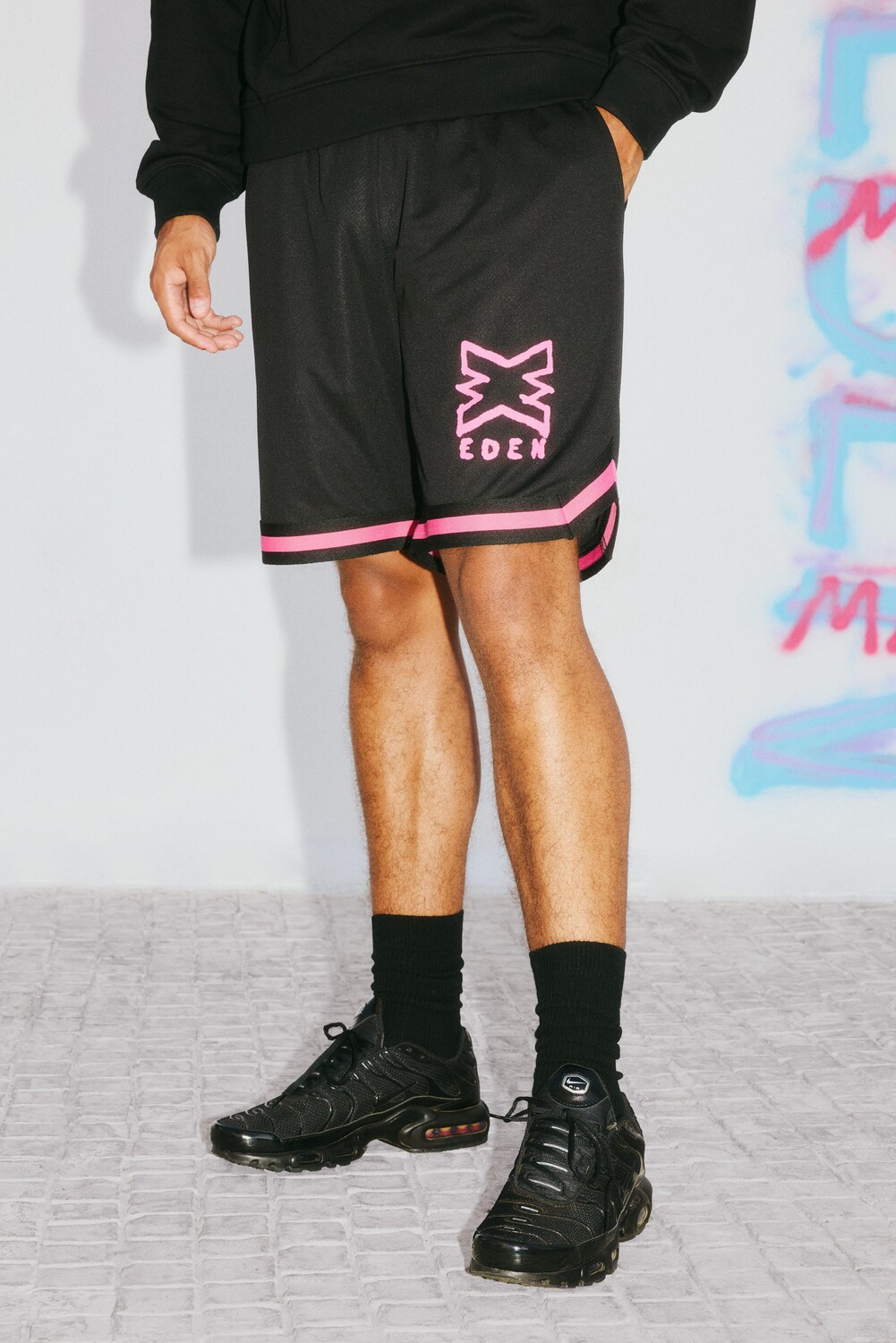 

Баскетбольные шорты boohooman x eden ibiza с переключаемыми деталями Boohoo, черный