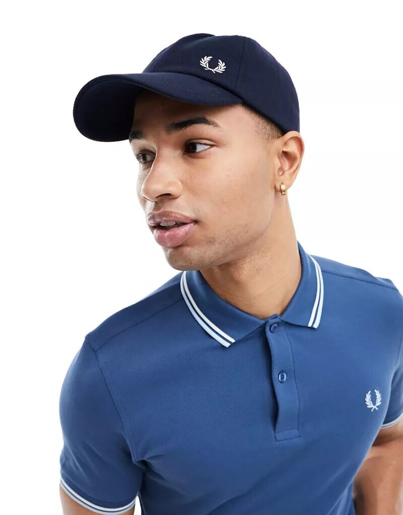 

Темно-синяя классическая пикейная кепка Fred Perry