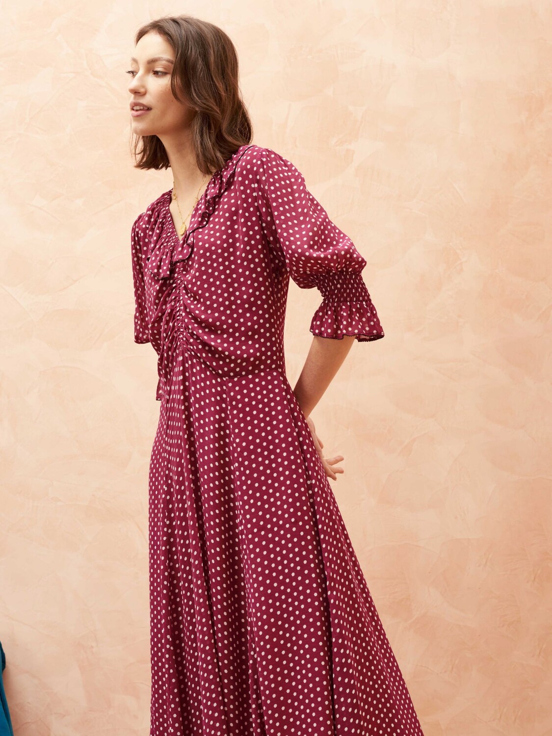 

Платье Brora Silk Spot со звездами и рюшами, шелковица и экрю