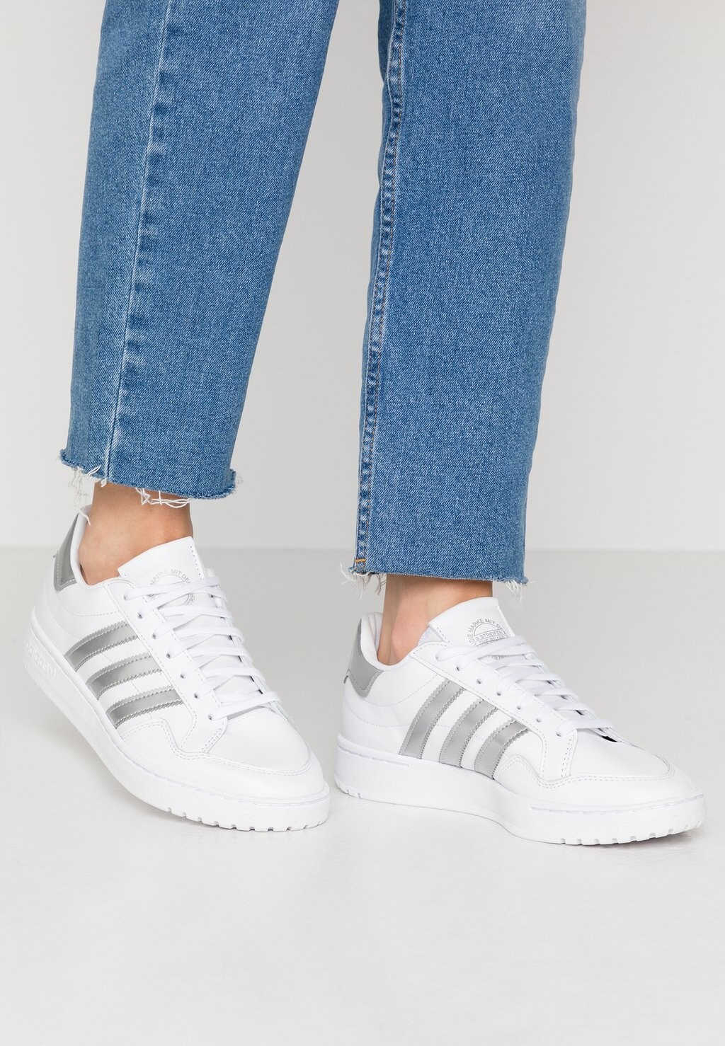 

Кроссовки adidas Originals