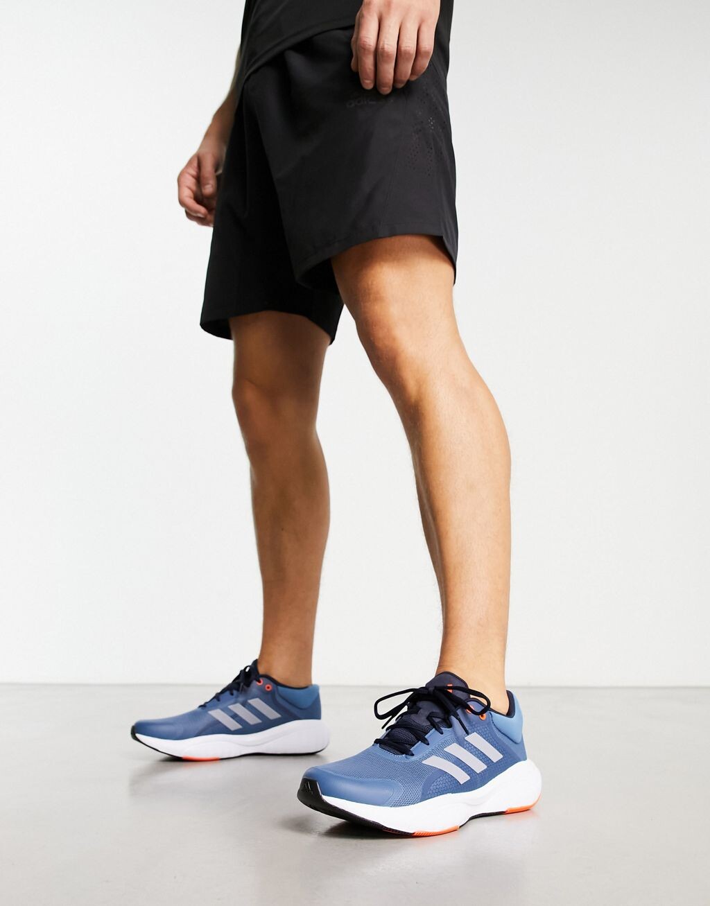 

Синие кроссовки adidas Running Response