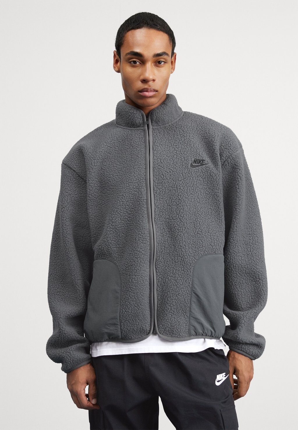 

Флисовая куртка Nike CLUB SHERPA, цвет iron grey/black